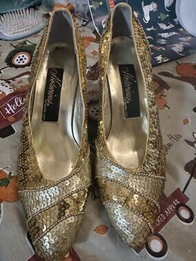 Notorious Bakers 90s Y2K 7.5 B Gold Sequin High Heel Womens Pumps Vintage